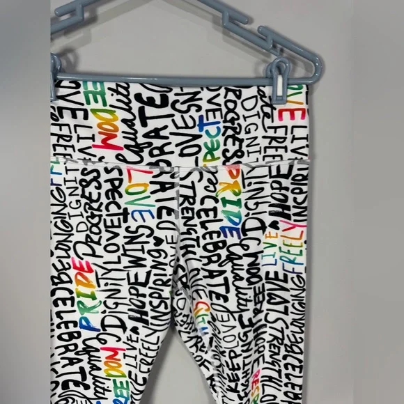 NWOT ATHLETA ELATION TRAIN 7/8
Tight Leggings PRIDE Graffiti words L - Picture 5 of 13